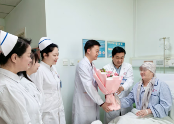 Medical team in Xinjiang successfully treat cancer patient from Tajikistan
