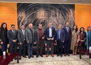 Ambassador Khalil attends exhibition at Tsinghua University