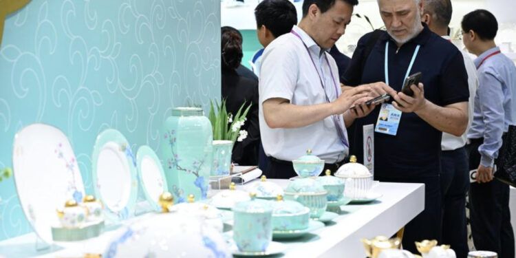 137th Canton Fair attracts over 220,000 International Buyers
