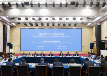 China reaffirms commitment to opening up at roundtable with U.S. businesses
