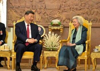 Xi honors Cambodian Queen Mother for strengthening ties