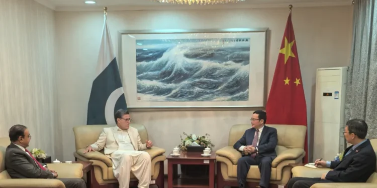 Consul General Zhao Shiren meets with Ambassador Khalil Hashmi