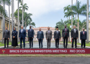 Chinese FM urges BRICS to defend global justice