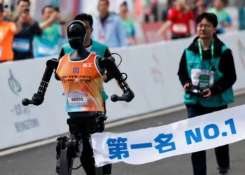 Humanoid robots participate in Beijing Half-Marathon