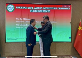 Pakistan’s Ambassador awards Chinese for advancing relations