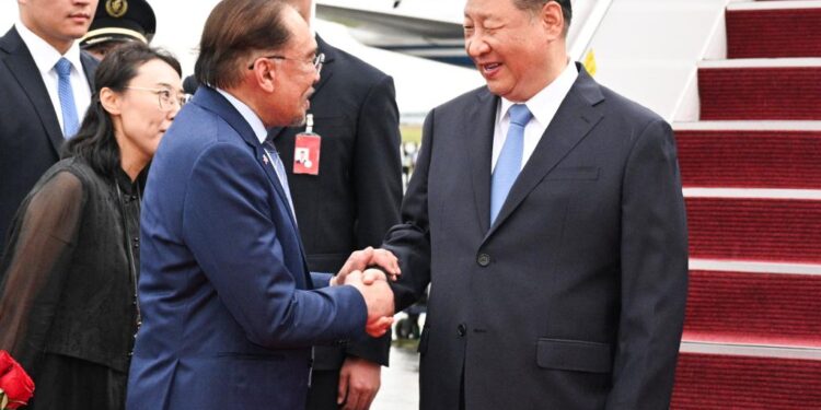 Xi reaches Kuala Lumpur for state visit