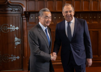 Chinese, Russian FMs meet to advance bilateral relations