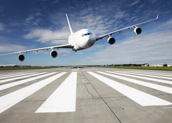 Pakistan temporarily closes Lahore, Karachi airspace