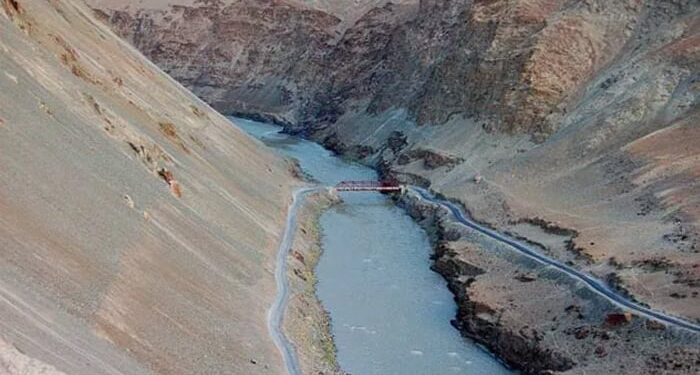 Pakistan to serve diplomatic notice to India over IWT suspension