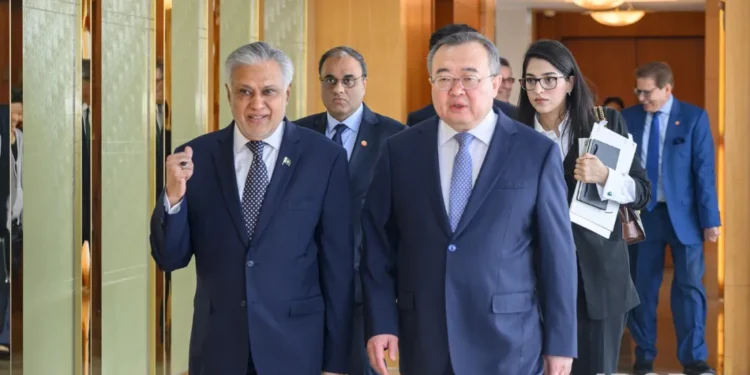 Liu Jianchao meets with Pakistan Muslim League leader, Deputy Prime Minister and Foreign Minister Dar
