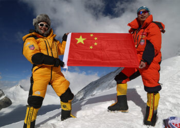 Huang Chunyan defies gender stereotypes to lead youth to Everest