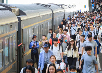 China rail travel hits record on May Day holiday