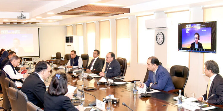 Aurangzeb reaffirms reform drive for sustainable growth