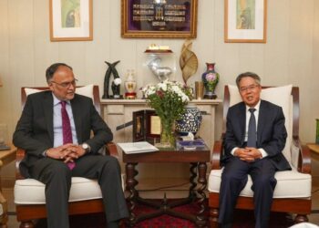 Ahsan Iqbal, Chinese envoy discuss CPEC, Gwadar and regional ties