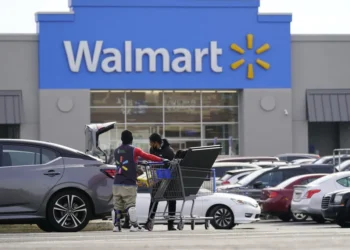 Walmart resumes sourcing from China amid tariff strain