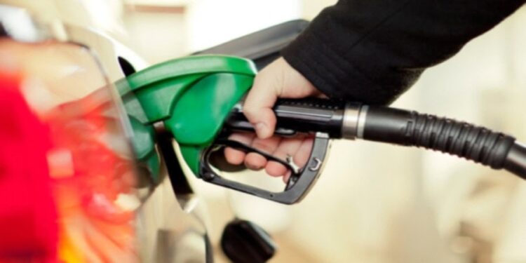 Petrol Price in Pakistan lowered for first half of May 2025