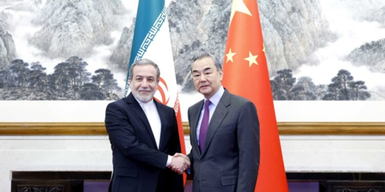 Chinese FM holds phone talks with Iranian counterpart