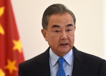 Chinese FM holds phone talks with Iranian FM Araghchi