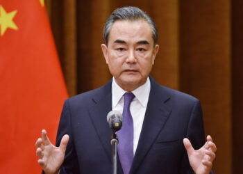 Chinese FM holds phone talks with Egyptian counterpart