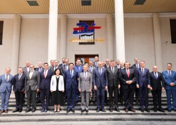 Chinese FM holds talks with EU and member state envoys