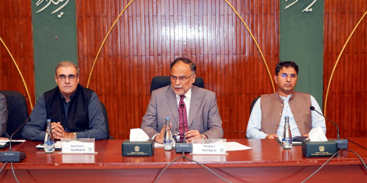 Pakistan reviews Chinese Experts’ Report in high-level meeting