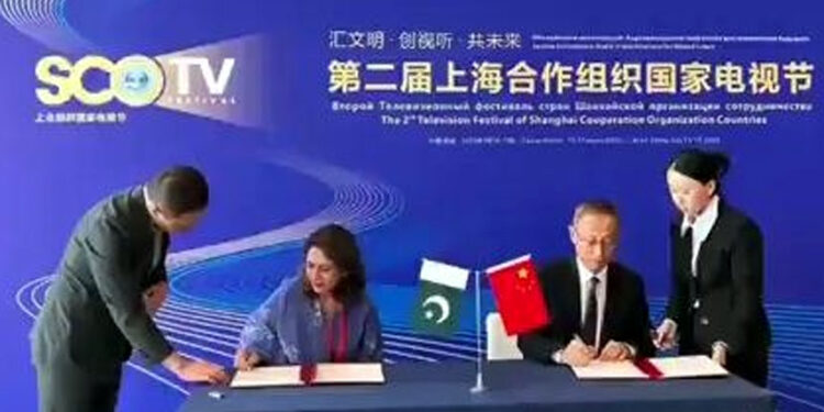Pakistan, China sign media cooperation agreement