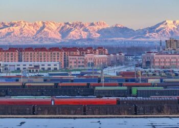 Xinjiang Rail Ports Cross 10,000 Freight Trips
