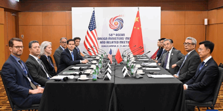 Chinese FM calls for joint path for China-U.S. relations