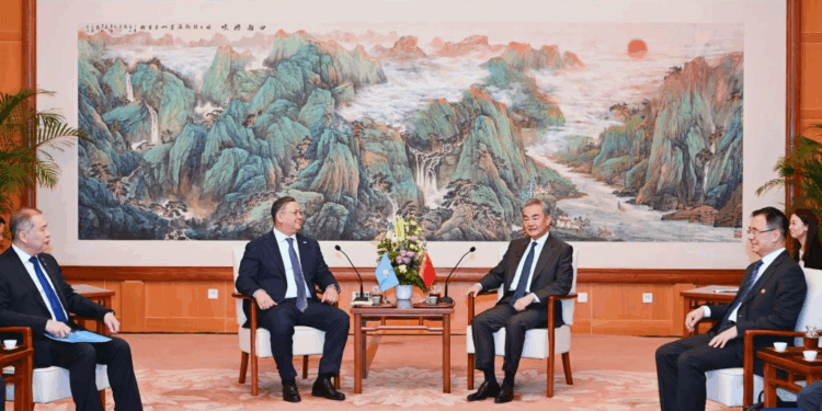 Wang Yi meets Kazakh Deputy PM