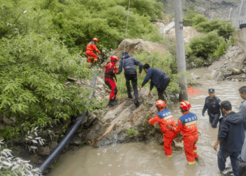 Over 300 evacuated after Xizang flash floods