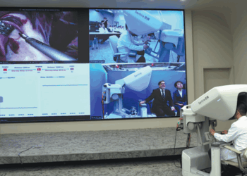 China-UK teams perform cross-continental robotic surgery