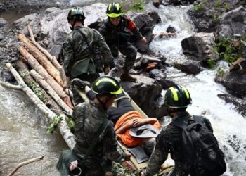 PLA and PAPF Rush to Support Flood Relief