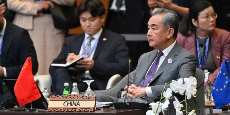 Chinese FM responds to South China Sea issue