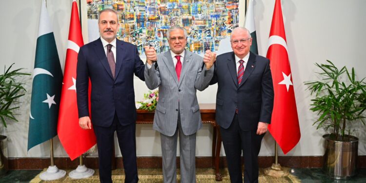 Türkiye Ministers reach Islamabad Foreign Office