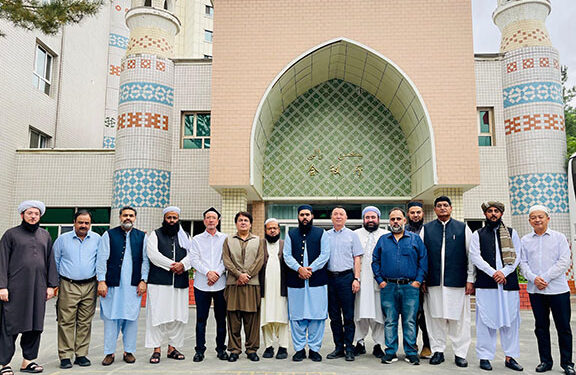Pakistani Delegation Boosts Religious Ties in China
