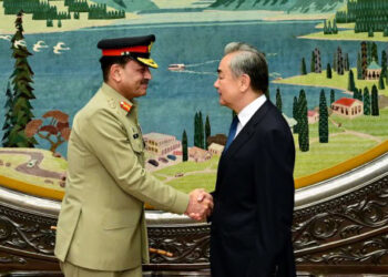 COAS vows to take all necessary measures to safeguard Chinese citizens, projects in Pakistan