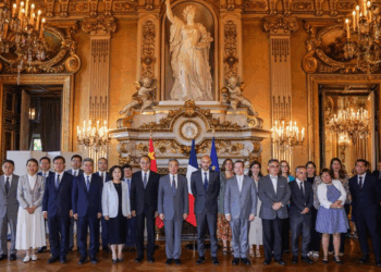China, France to advance people-to-people exchanges