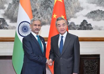 China, India should adhere to good neighborly relations, Wang Yi