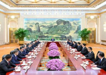 Xi meets heads of foreign delegations attending SCO CFM meeting