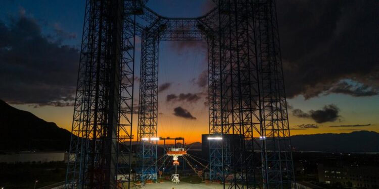China Successfully Tests Manned Lunar Lander Lanyue Prototype