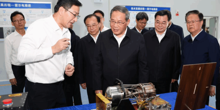 Li Qiang Underscores Innovation and Green Development