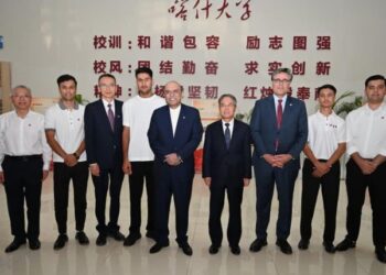 President Zardari Strengthens Academic Ties at Kashgar University