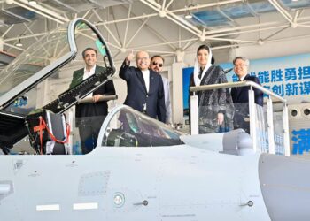 President Zardari Visits AVIC, Lauds China-Pakistan Defense Ties