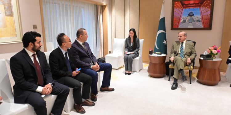 Shehbaz Invites Chinese Firms to Invest in Pakistan SEZs