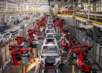 China Leads Global Manufacturing Growth for 15 Years