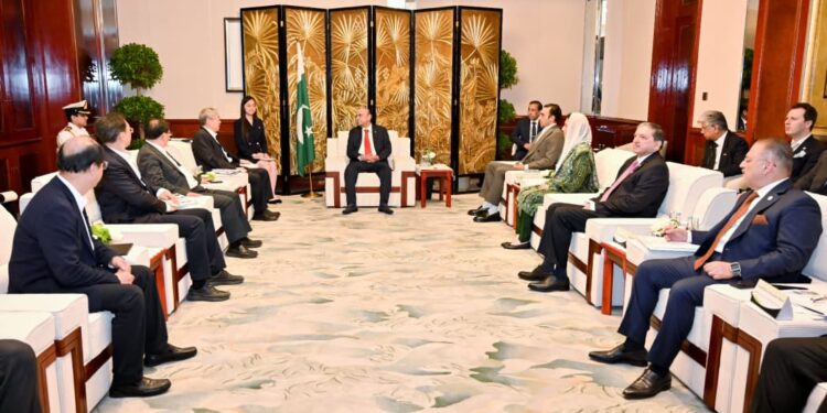President Zardari Meets Chery Chairman in Shanghai