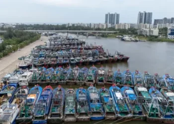 Hainan Activates Level IV Emergency as Typhoon Fengshen Nears