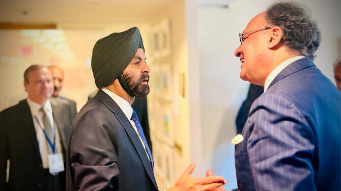 Aurangzeb Engages World Bank, Fitch to Boost Economy