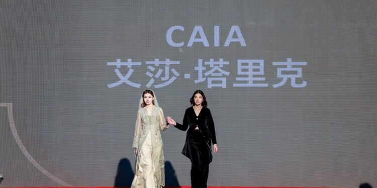 Pakistan-China Fashion Show Held at Great Wall