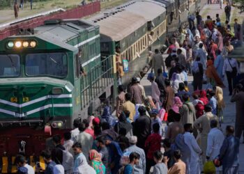 China, Pakistan Deepen Ties in Railways, Health, and Development